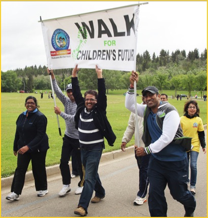 donors-Puneet-holds-sign1683